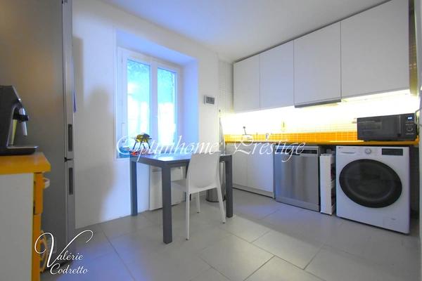 Villa 170 m² avec deux logements indépendants, garage et jardin au cœur de Hyères 83400