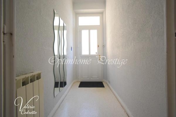 Villa 170 m² avec deux logements indépendants, garage et jardin au cœur de Hyères 83400