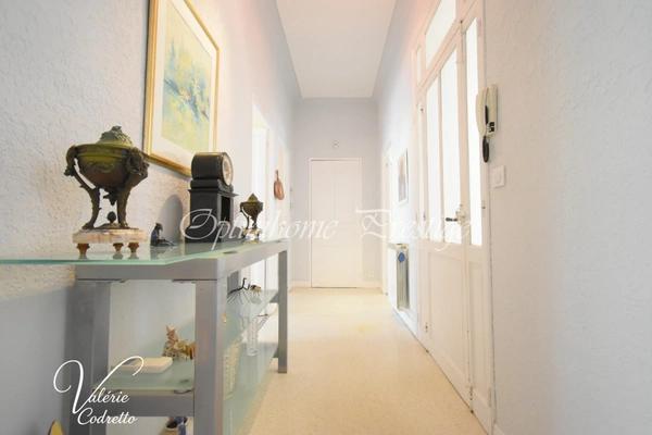 Villa 170 m² avec deux logements indépendants, garage et jardin au cœur de Hyères 83400