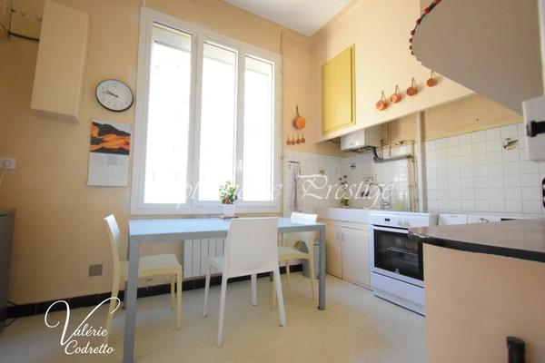 Villa 170 m² avec deux logements indépendants, garage et jardin au cœur de Hyères 83400
