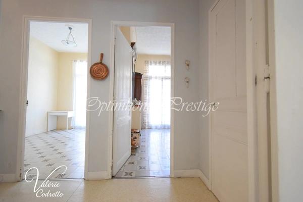 Villa 170 m² avec deux logements indépendants, garage et jardin au cœur de Hyères 83400