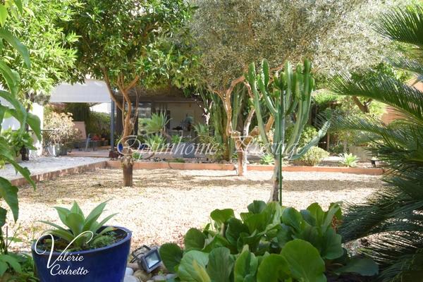 Villa 170 m² avec deux logements indépendants, garage et jardin au cœur de Hyères 83400