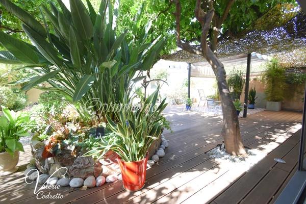 Villa 170 m² avec deux logements indépendants, garage et jardin au cœur de Hyères 83400