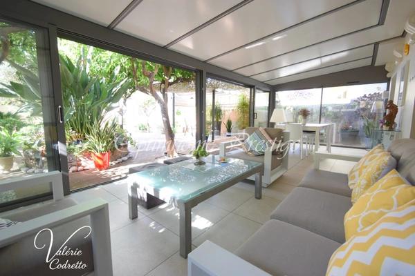 Villa 170 m² avec deux logements indépendants, garage et jardin au cœur de Hyères 83400