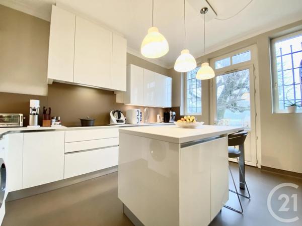Maison à vendre  12 pièces - 245,20 m 2   LES AVENIERES VEYRINS THUELLIN  - 38