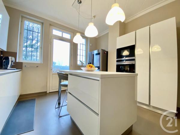 Maison à vendre  12 pièces - 245,20 m 2   LES AVENIERES VEYRINS THUELLIN  - 38