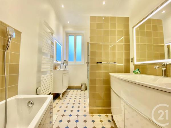 Maison à vendre  12 pièces - 245,20 m 2   LES AVENIERES VEYRINS THUELLIN  - 38