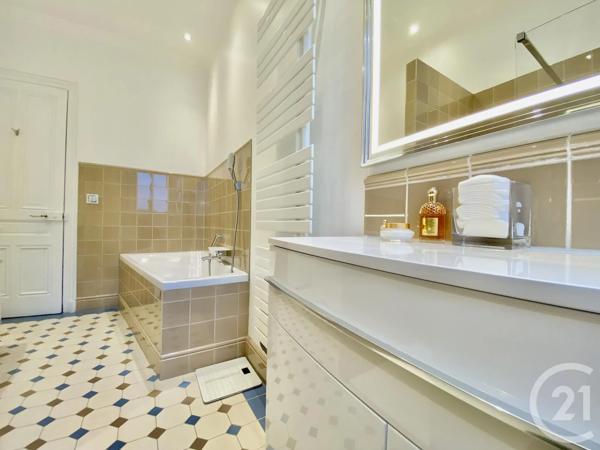 Maison à vendre  12 pièces - 245,20 m 2   LES AVENIERES VEYRINS THUELLIN  - 38