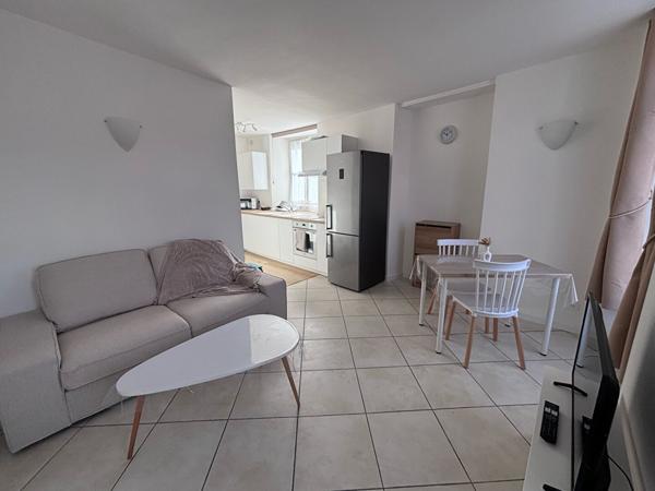 À LOUER - APPARTEMENT MEUBLÉ - MENNECY