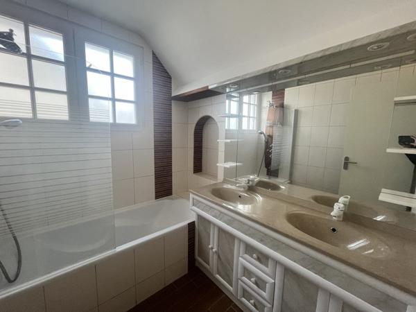 Maison à vendre |  Saint-Pantaléon-de-Larche |  4 pièces | 101 m²