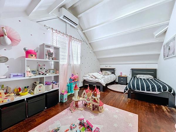 Maison T6 piscine, vendue louée - 8.15% brut rentabilité