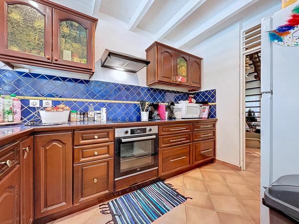 Maison T6 piscine, vendue louée - 8.15% brut rentabilité