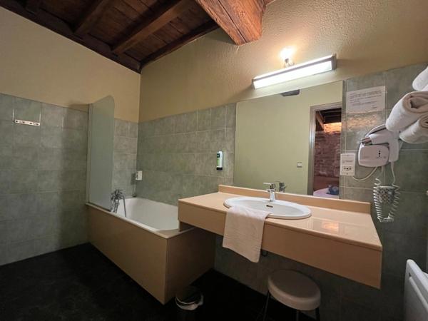 Fonds de commerce d'Hôtel-Restaurant à vendre CORMATIN (71)