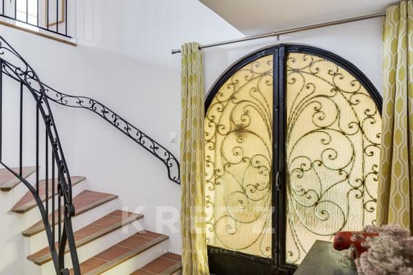 Triplex totalement rénovée dans résidence sécurisée