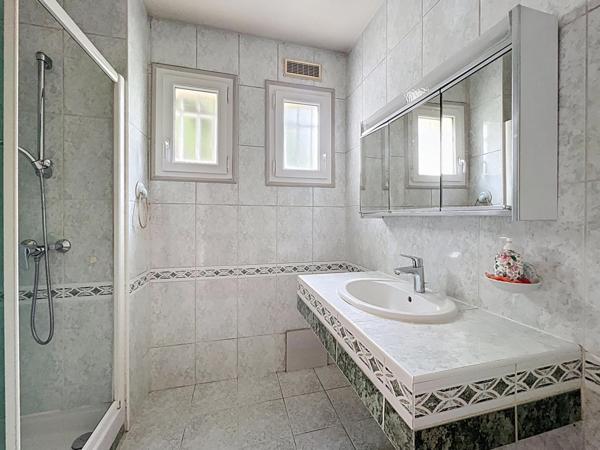 GARE - 3 CHAMBRES - BALCON - PARKING