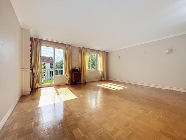 GARE - 3 CHAMBRES - BALCON - PARKING