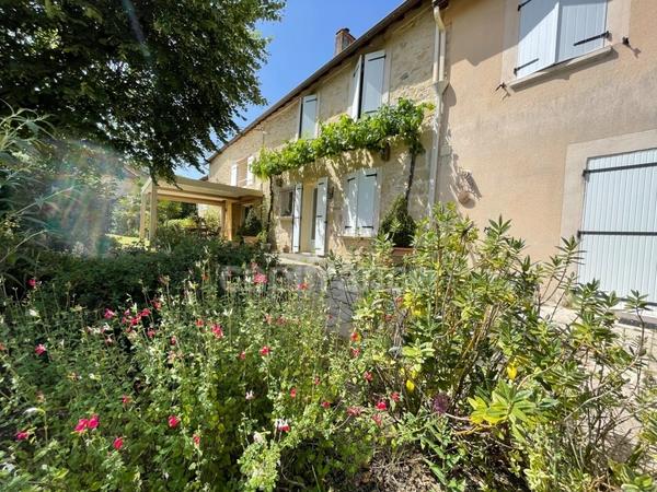 Dpt Dordogne (24), à vendre  maison P8 de 292,68 m² - Terrain de 1 777,00 m²