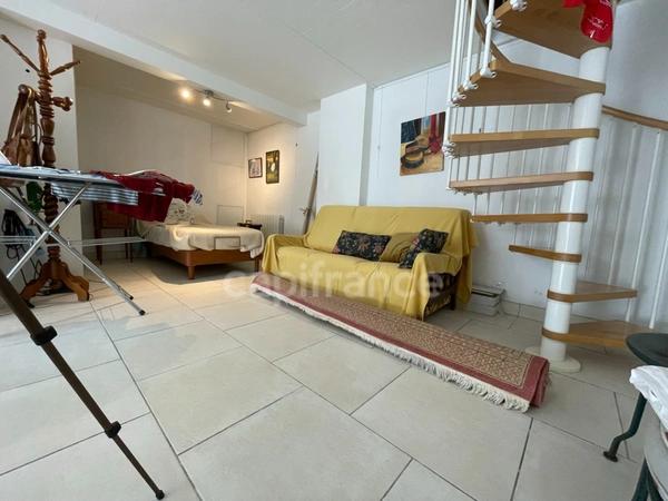 Dpt Dordogne (24), à vendre  maison P8 de 292,68 m² - Terrain de 1 777,00 m²