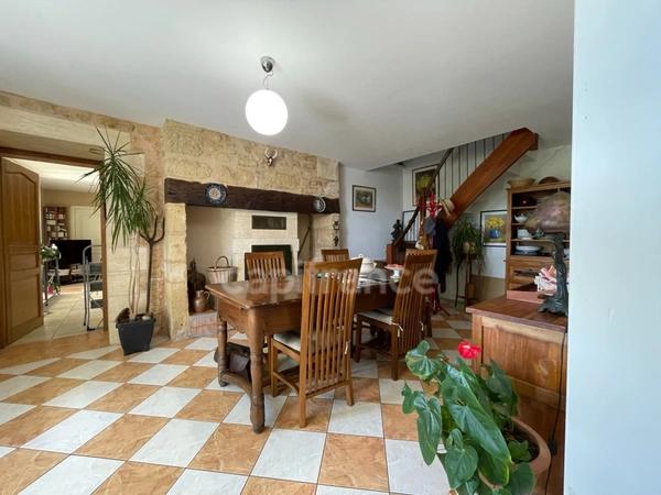 Dpt Dordogne (24), à vendre  maison P8 de 292,68 m² - Terrain de 1 777,00 m²