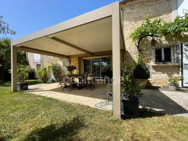Dpt Dordogne (24), à vendre  maison P8 de 292,68 m² - Terrain de 1 777,00 m²