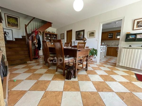 Dpt Dordogne (24), à vendre  maison P8 de 292,68 m² - Terrain de 1 777,00 m²
