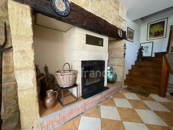 Dpt Dordogne (24), à vendre  maison P8 de 292,68 m² - Terrain de 1 777,00 m²