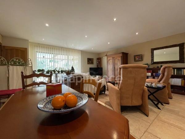 Dpt Dordogne (24), à vendre  maison P8 de 292,68 m² - Terrain de 1 777,00 m²