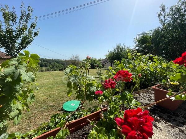 Dpt Dordogne (24), à vendre  maison P8 de 292,68 m² - Terrain de 1 777,00 m²