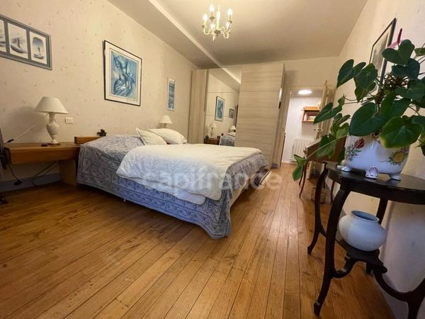 Dpt Dordogne (24), à vendre  maison P8 de 292,68 m² - Terrain de 1 777,00 m²
