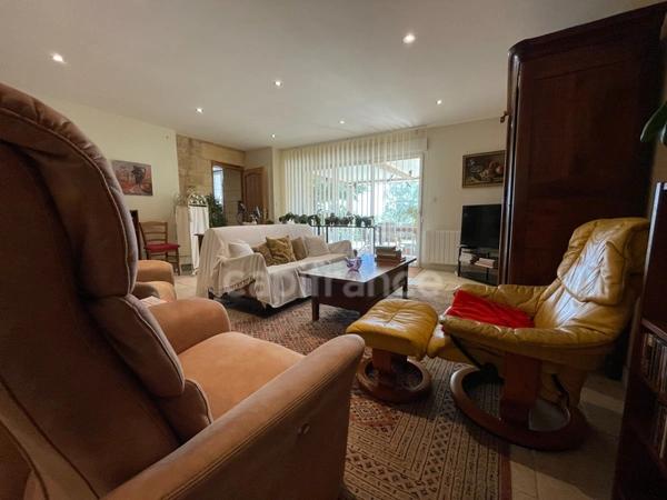Dpt Dordogne (24), à vendre  maison P8 de 292,68 m² - Terrain de 1 777,00 m²