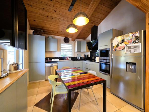 Maison T4 rénovée + studio indépendant neuf – Vue océan – Plateau Caillou