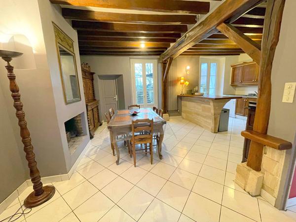 SUD DE CHAUMONT EN VEXIN village recherché à moins de 30 minutes de CERGY-PONTOISE maison en pierre de 125 m² / 5 chambres dont une suite parentale / garage + cave sur 345 m² de terrain