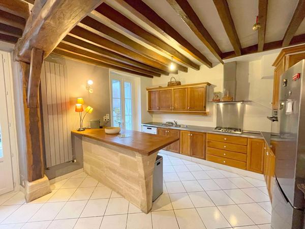 SUD DE CHAUMONT EN VEXIN village recherché à moins de 30 minutes de CERGY-PONTOISE maison en pierre de 125 m² / 5 chambres dont une suite parentale / garage + cave sur 345 m² de terrain