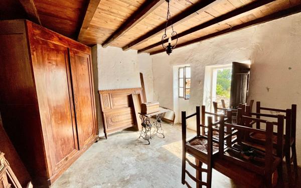 Maison à vendre    6 pièces •  Uzès