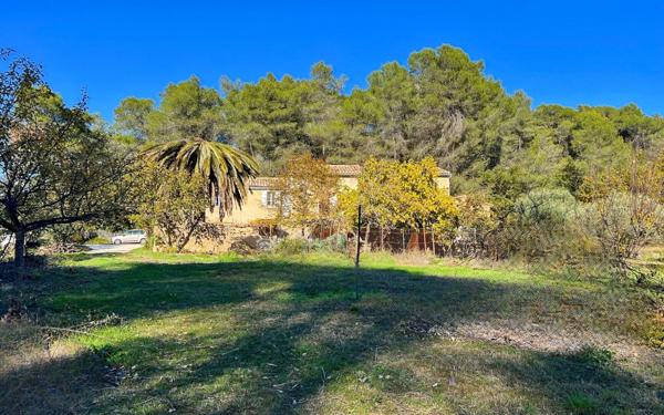 Maison à vendre    6 pièces •  Uzès