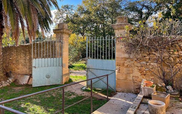 Maison à vendre    6 pièces •  Uzès