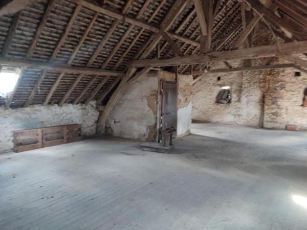 Maison de bourg proche Evron avec de très beaux volumes