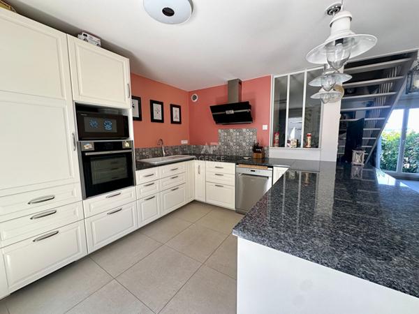 Maison Carrieres Sous Poissy 7 pièce(s) €399 900 ** - Référence 8963