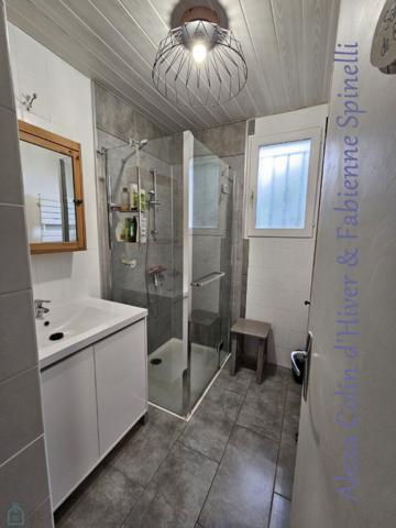 Commodités de plain pieds dans cette maison de 4 chambres à Bucy le long!