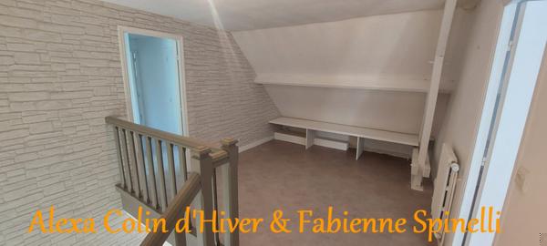 Commodités de plain pieds dans cette maison de 4 chambres à Bucy le long!