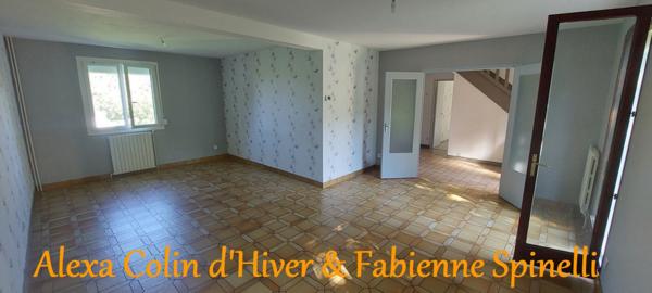 Commodités de plain pieds dans cette maison de 4 chambres à Bucy le long!