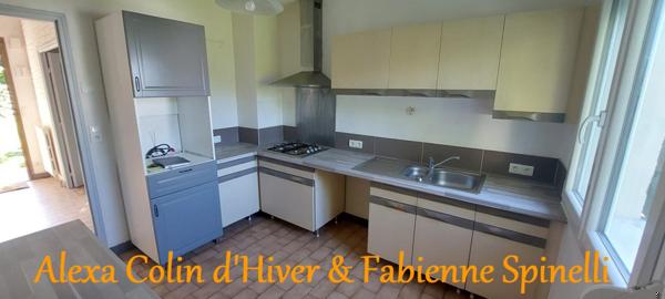 Commodités de plain pieds dans cette maison de 4 chambres à Bucy le long!