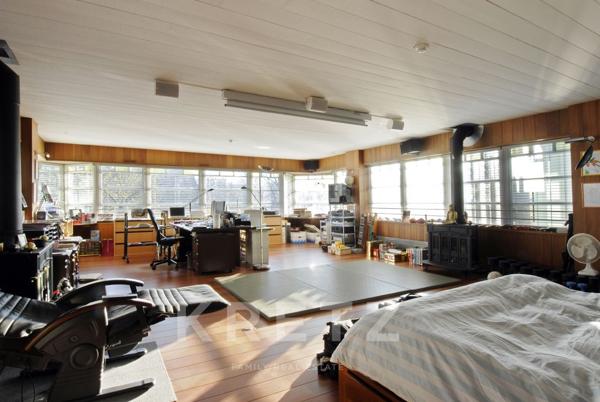 Maison d'architecte les pieds dans l'eau à 5 min du centre de Paris