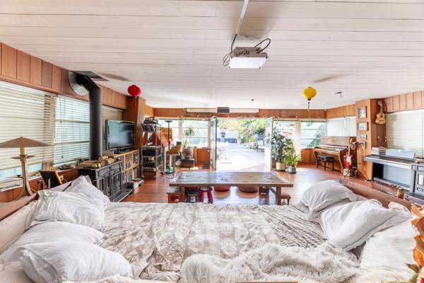 Maison d'architecte les pieds dans l'eau à 5 min du centre de Paris