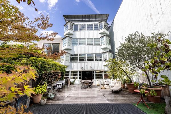 Maison d'architecte les pieds dans l'eau à 5 min du centre de Paris