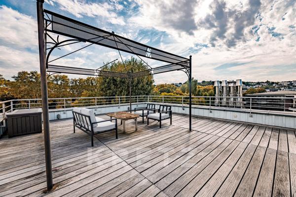 Maison d'architecte les pieds dans l'eau à 5 min du centre de Paris