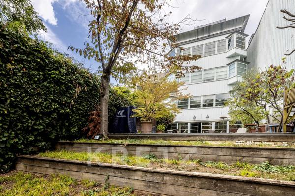 Maison d'architecte les pieds dans l'eau à 5 min du centre de Paris