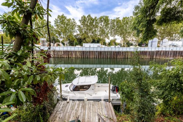 Maison d'architecte les pieds dans l'eau à 5 min du centre de Paris