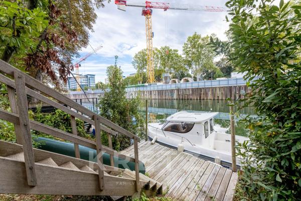 Maison d'architecte les pieds dans l'eau à 5 min du centre de Paris