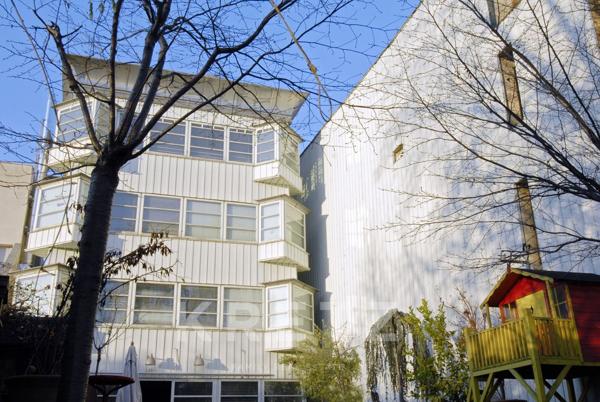 Maison d'architecte les pieds dans l'eau à 5 min du centre de Paris